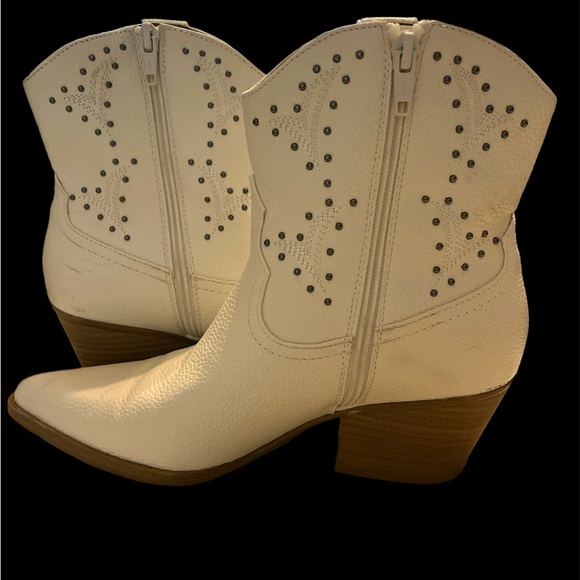 Cowgirl Fashion Bootie - Picture 3 of 5